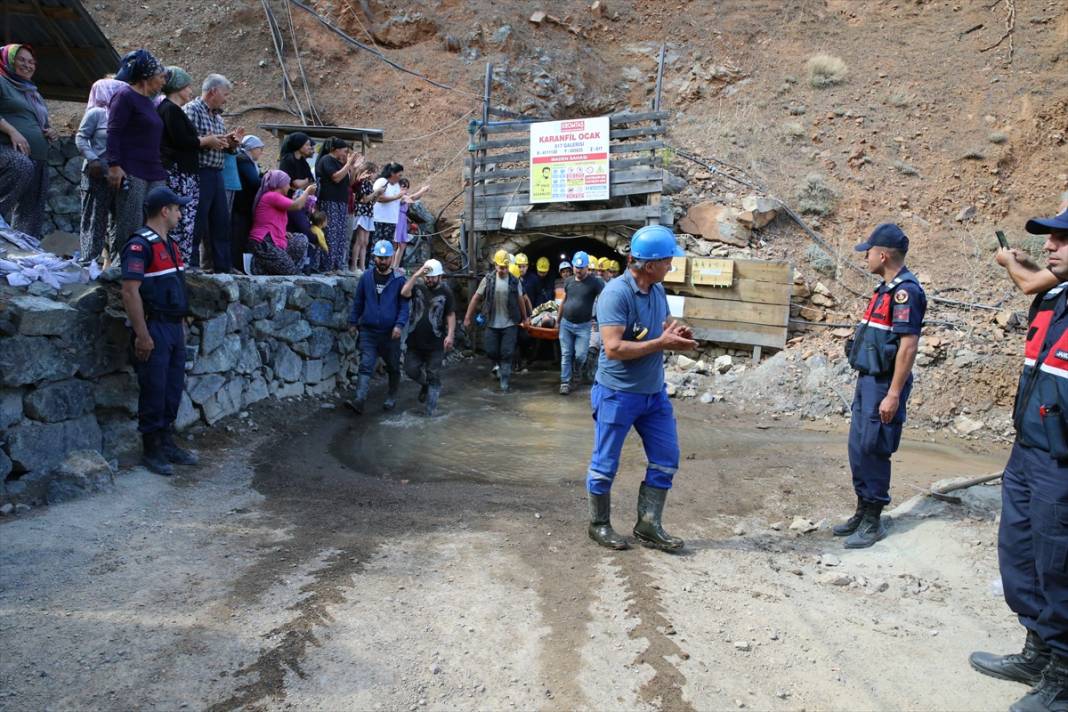 İğneyle kuyu kazıldı, madende göçük altında kalan işçiler kurtarıldı 6